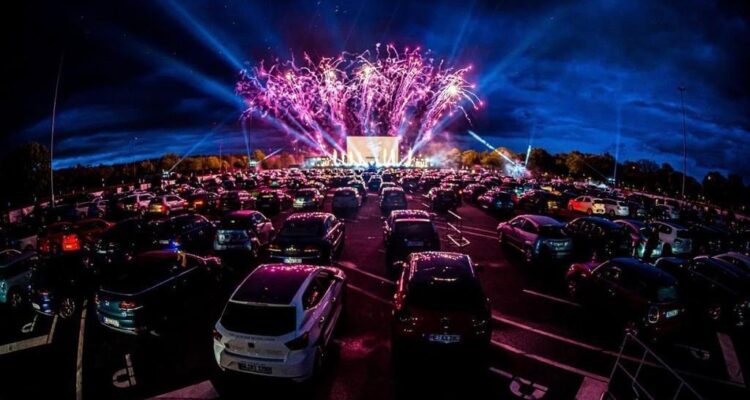 "LoveCine Drive-in", nel parcheggio di Jeunesse Arena, a Barra da Tijuca. Foto: Rivelazione.