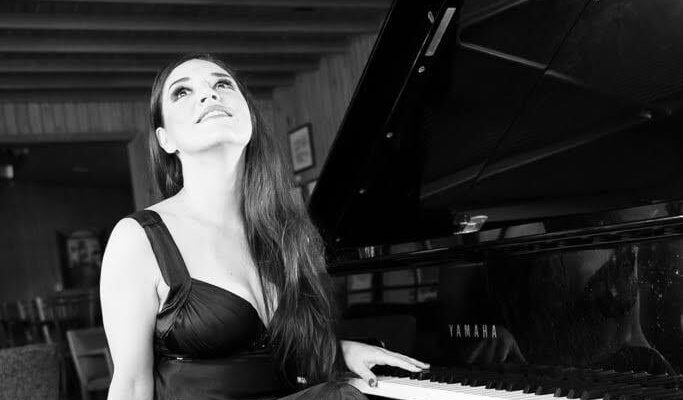 Adriana Bernardes, soprano, featured. Photo: Reinaldo Opice.