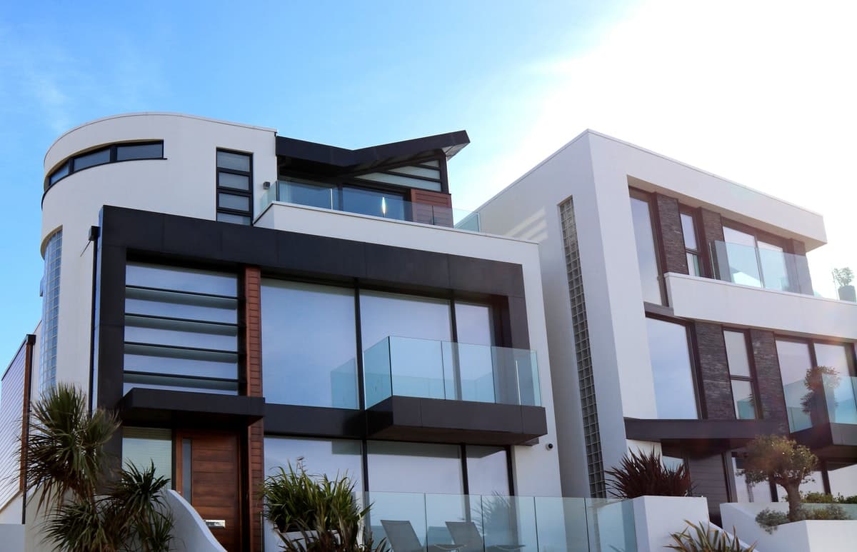 How to build high end houses?. Photo: Expect Best no Pexels.