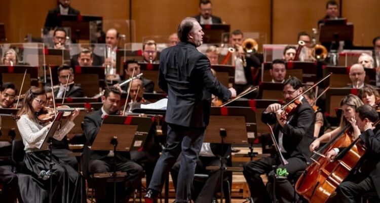 São Paulo Municipal Symphony Orchestra. Photo: rafael savior.