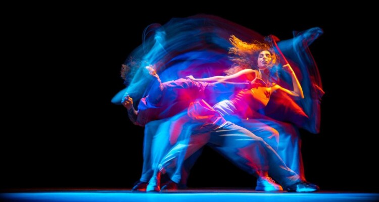 Danse et technologie: La fusion de l'art et de l'innovation. Image de master1305 sur Freepik.